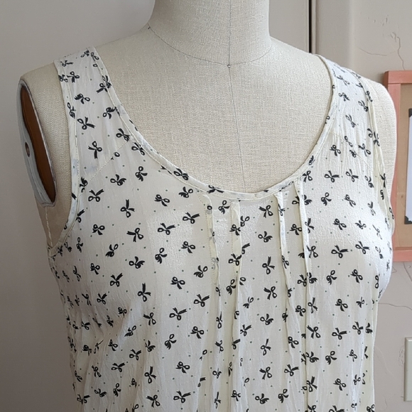 Lightweight & Airy Bow Patterned Tank Top, Pin Tucks, Racerback - Picture 2 of 9